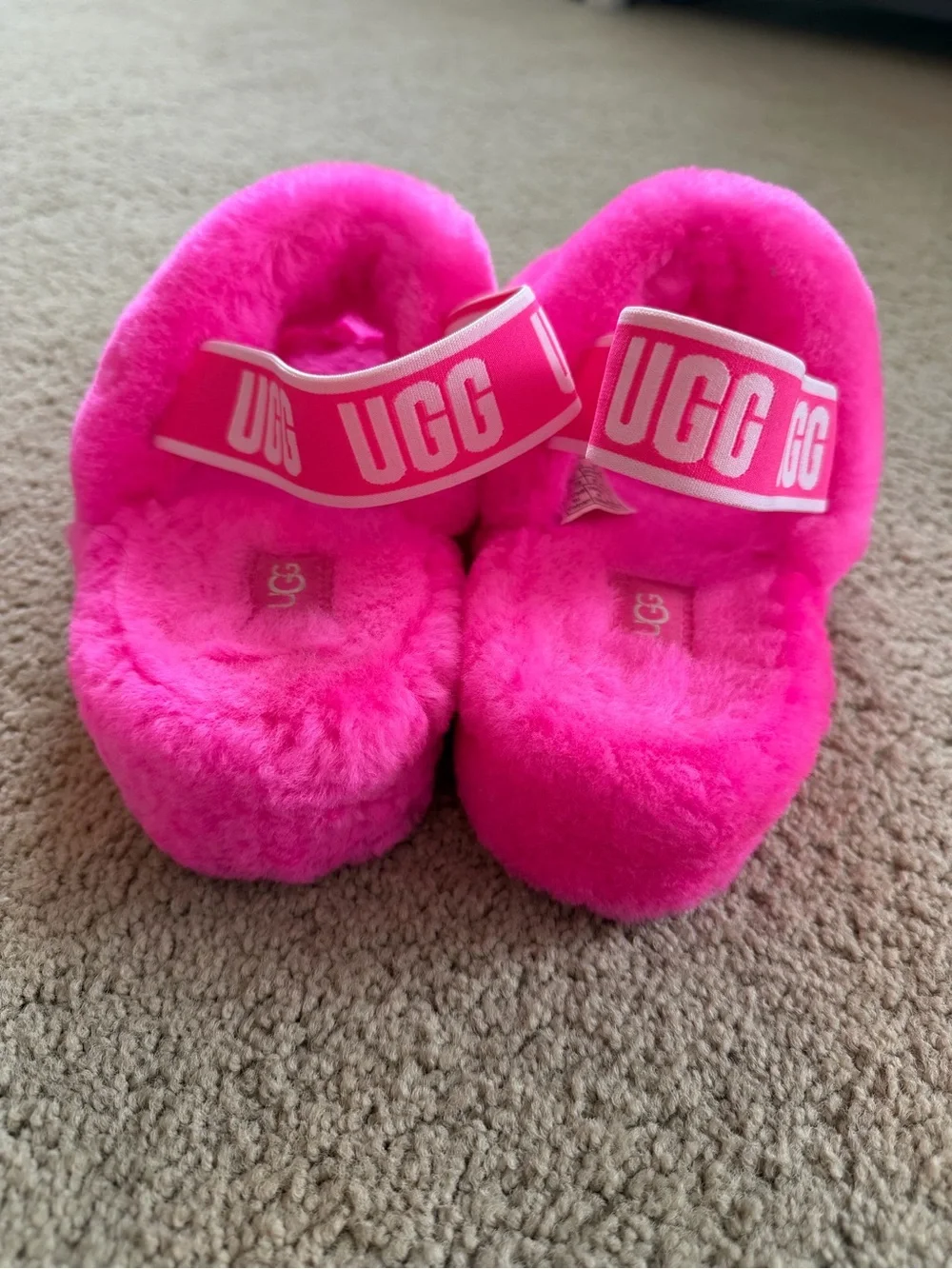 UGG Fluffy Sandal/Slipper - Hot Pink